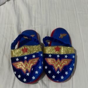 Wonder woman blue red  M 9/10 slip on elastic heels strap slipper nwot